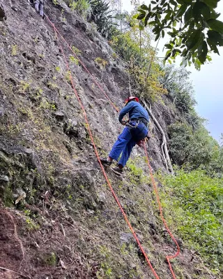 Aktivitas Panjat Tebing